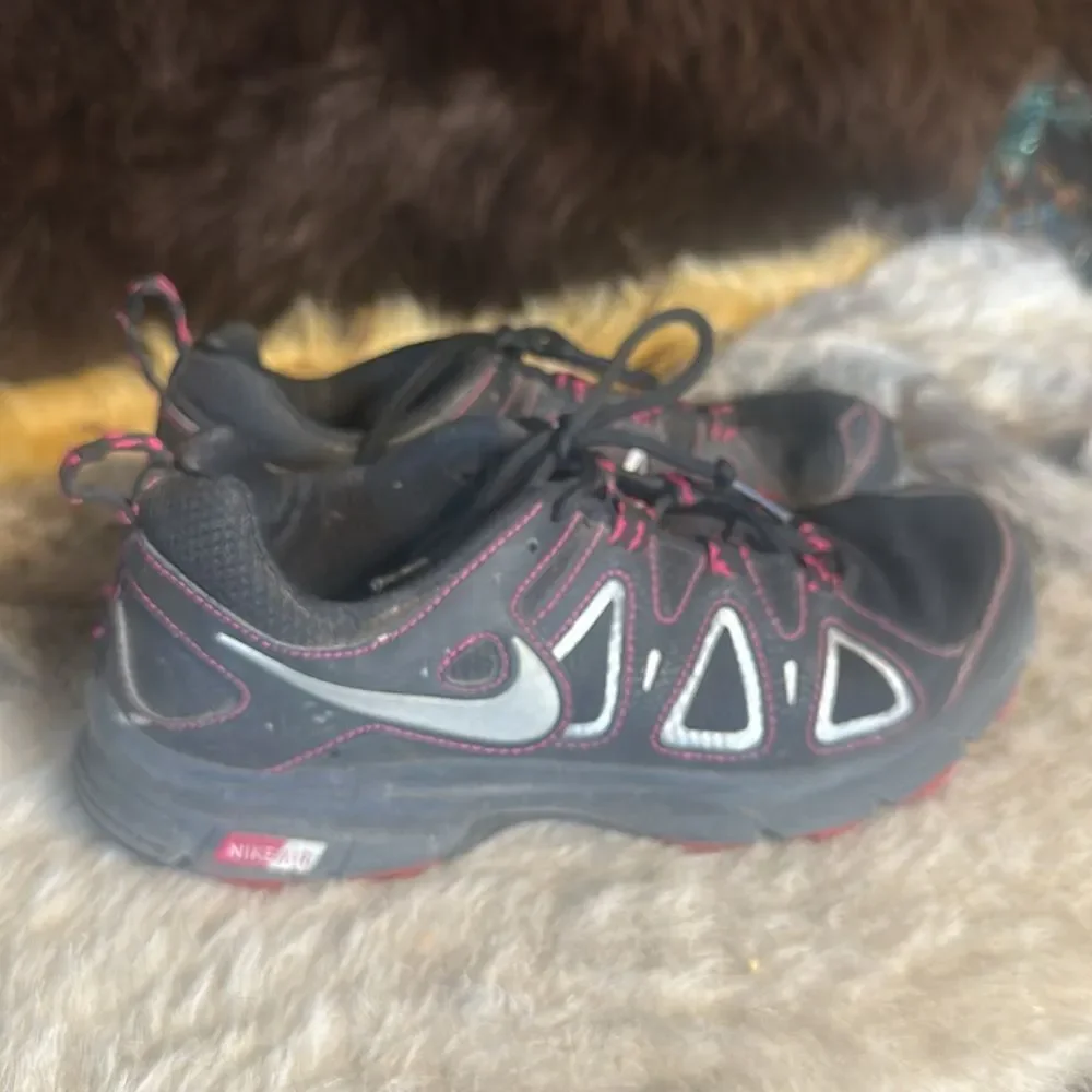 Nike Women's Black and Pink Running Shoes 8.5 (BL4)